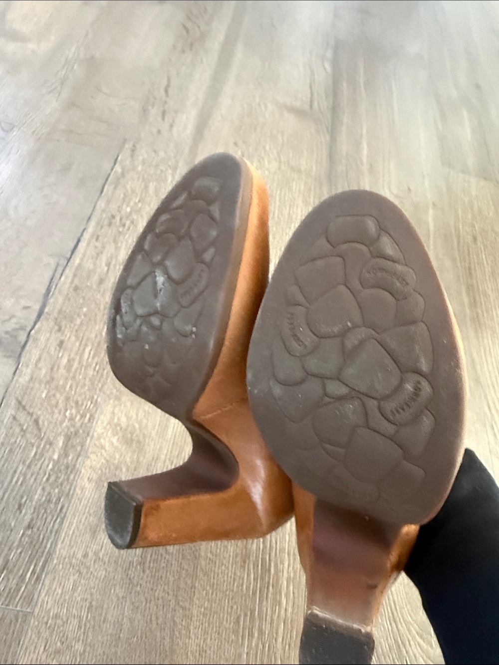 Kork-Ease Tan Leather Notch Slip-On Chunky Heels - Picture 4 of 4
